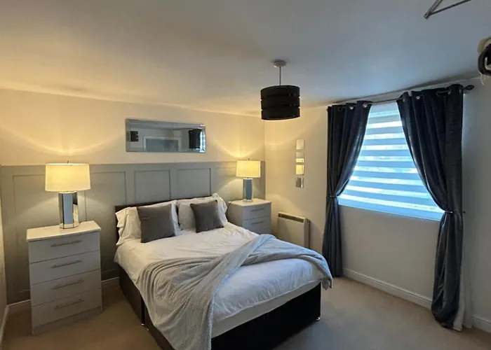 Stylish Two Bed Ipswich Apartment Close To The Waterfront Sleeps 5 Perfect For Contractors Leisure Travel Stays