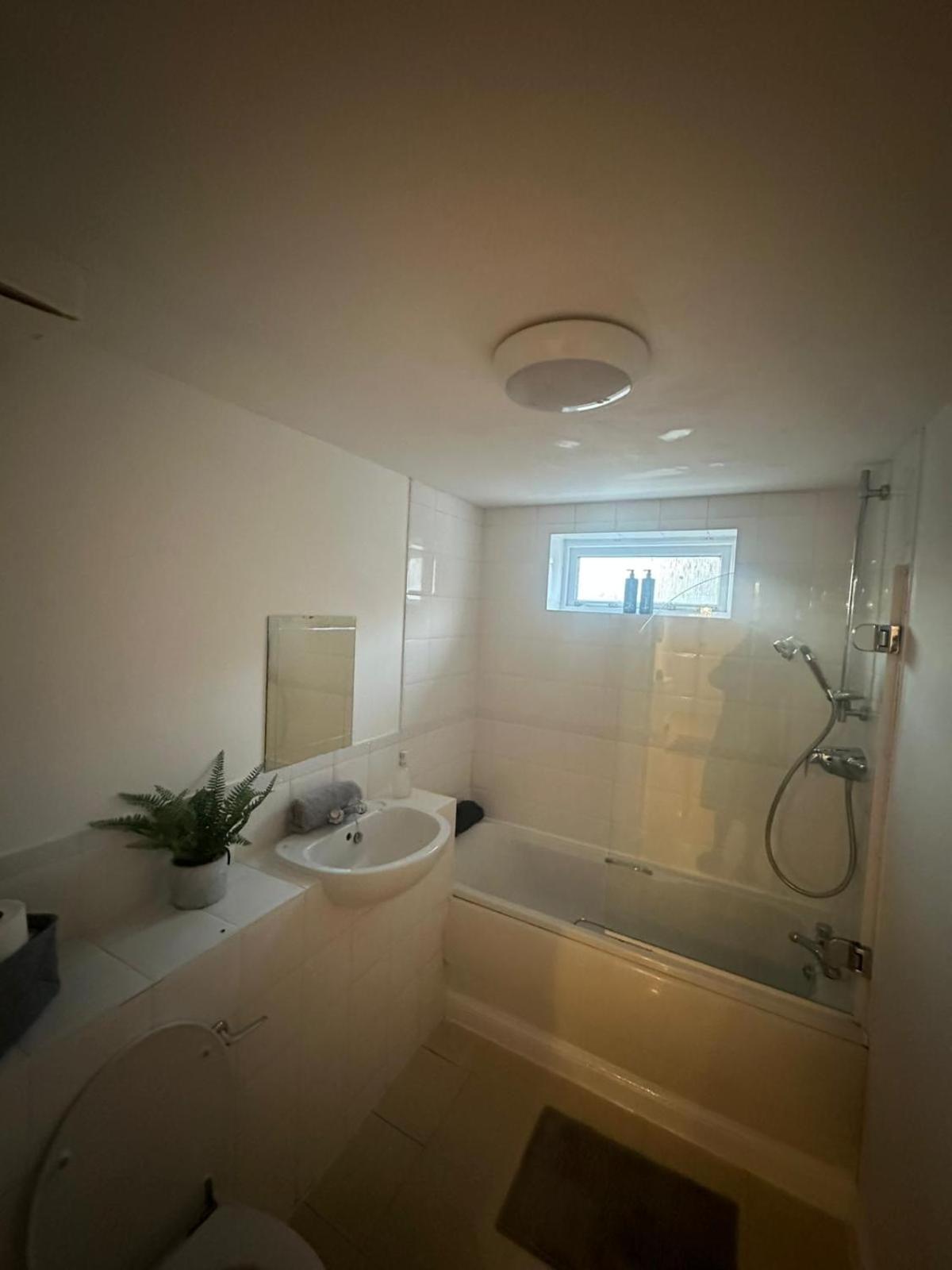 Stylish Two Bed Close To The Waterfront Sleeps 5 Perfect For Contractors Leisure Travel Apartment *