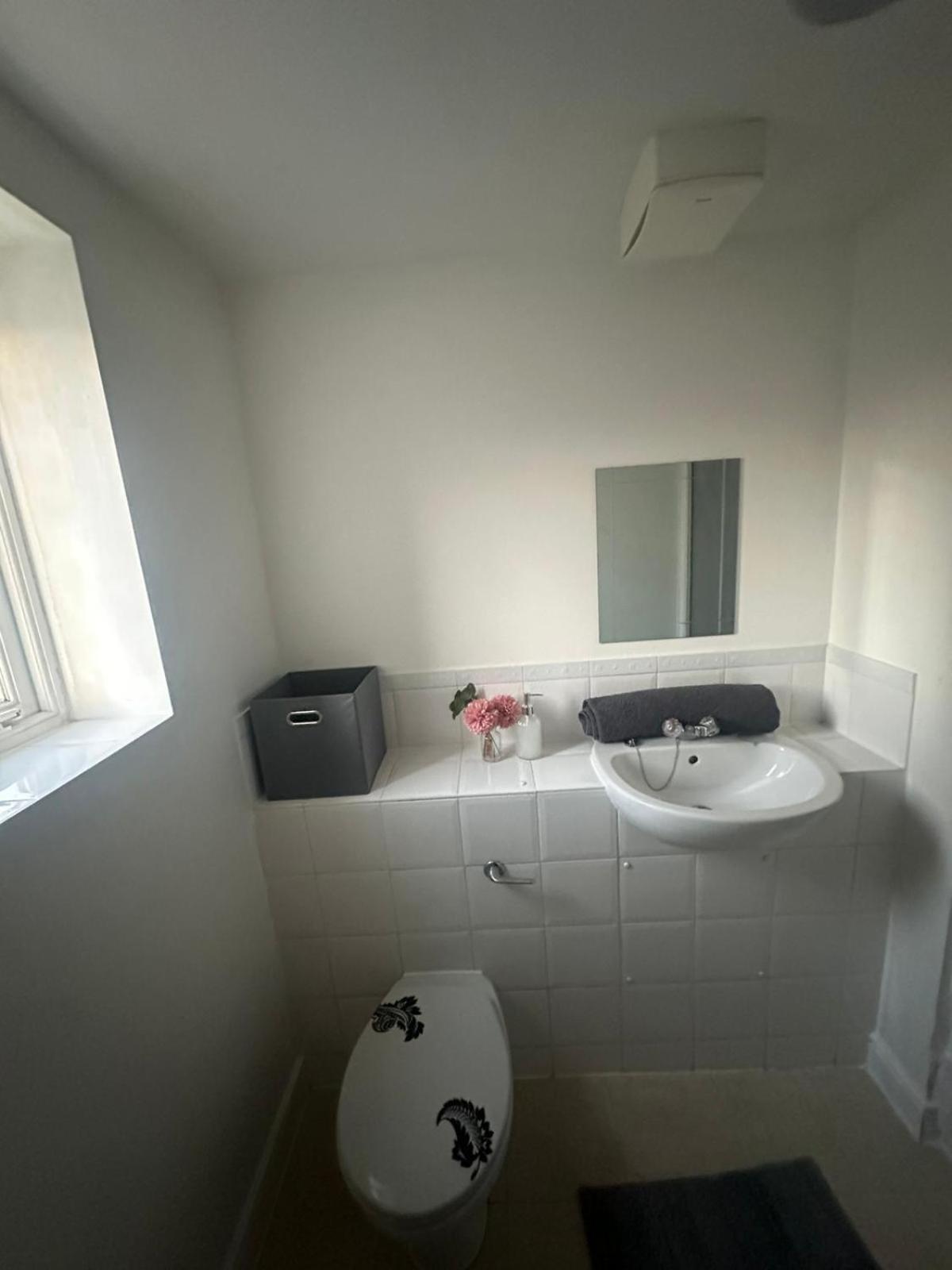 Stylish Two Bed Close To The Waterfront Sleeps 5 Perfect For Contractors Leisure Travel