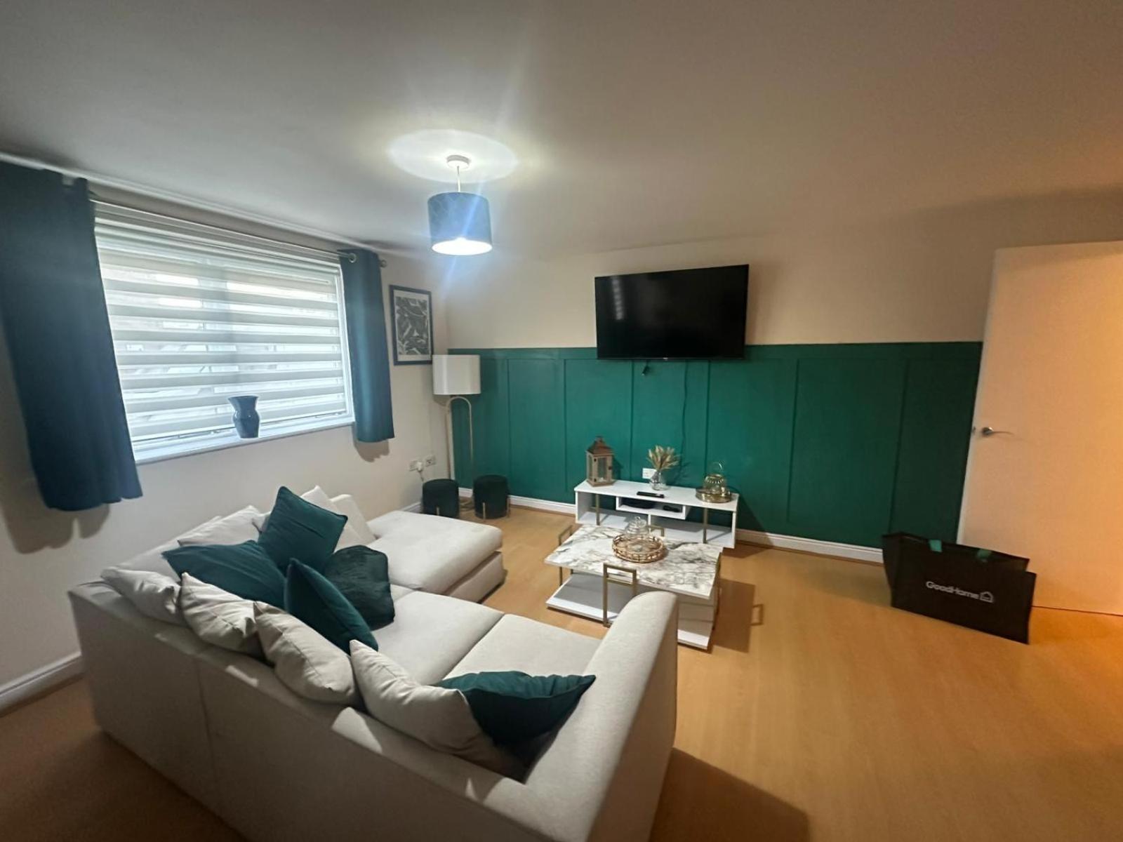 Stylish Two Bed Close To The Waterfront Sleeps 5 Perfect For Contractors Leisure Travel Apartment Ipswich
